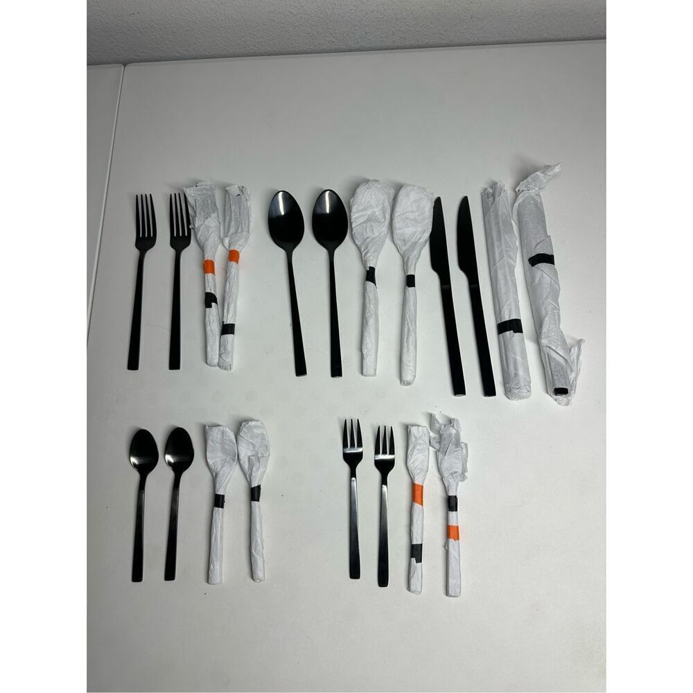 NWOT 40 pcs Black Flatware Dinner Forks, Knives, Spoons Teaspoons Ds Forks